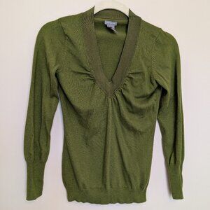 Ann Taylor "cashmere" ruched front olive green v-neck sweater XS slim fit EUC